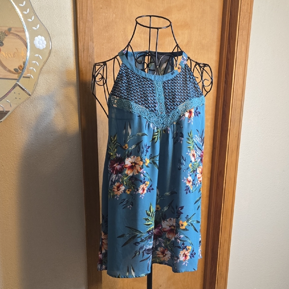 🌞☀️🌞DR2 Teal Floral Halter Tank with Crochet Yoke